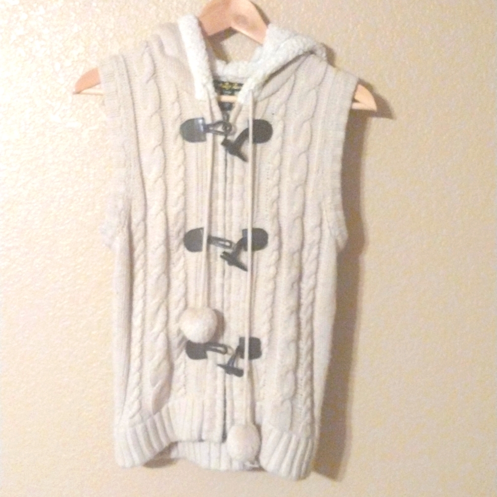 Sassy sleeveless sweater 2 items for 30% off